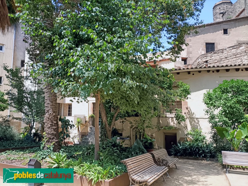 Barcelona - Església de Santa Maria del Pi. Jardí