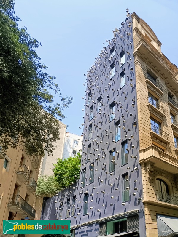 Barcelona - Hotel Ohla. Façana carrer Comtal (Foto: Anna Corcoll, 2023) Barcelona - Hotel Ohla. Façana carrer Comtal