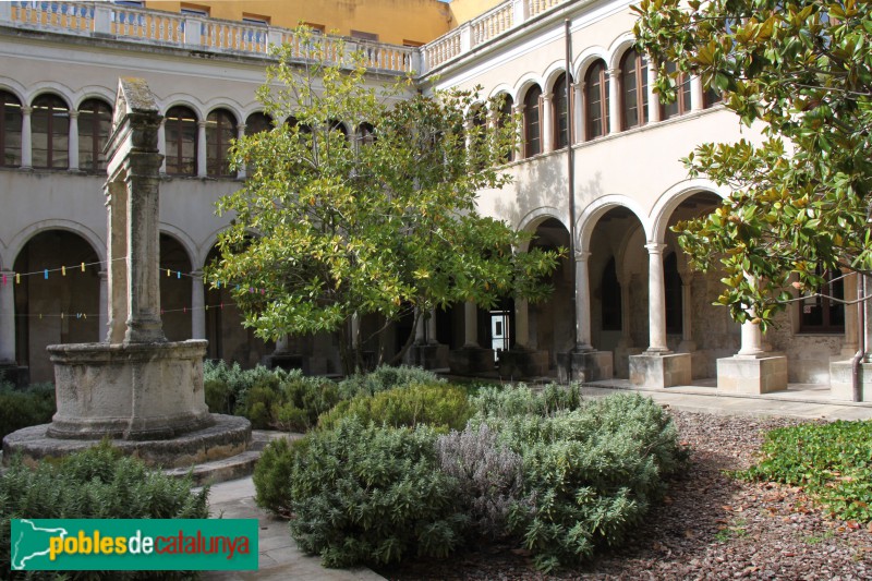 Vilafranca del Penedès - Claustre de Sant Francesc (Foto: Albert Esteves, 2012) Vilafranca del Penedès - Claustre de Sant Francesc
