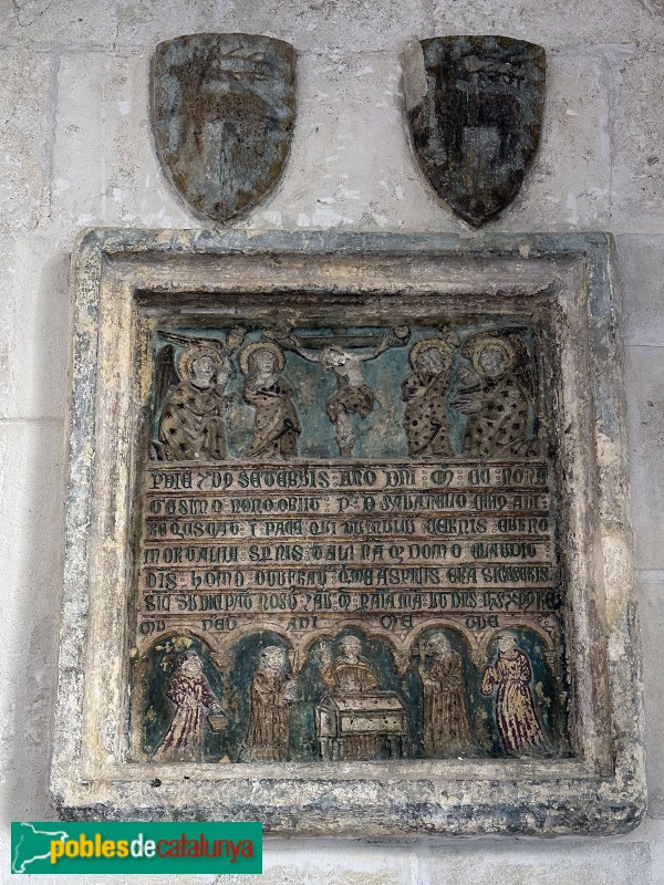 Vilafranca del Penedès - Claustre de Sant Francesc. Làpida sepulcral (Foto: Albert Esteves, 2024) Vilafranca del Penedès - Claustre de Sant Francesc. Làpida sepulcral