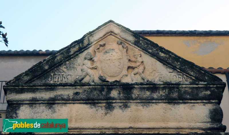 Vilafranca del Penedès - Claustre de Sant Francesc. Pou renaixentista