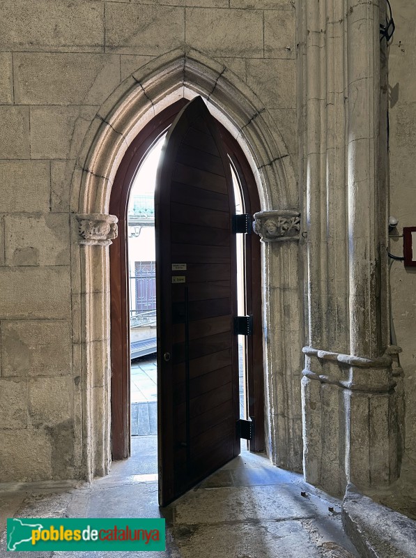 Vilafranca del Penedès - Església de Sant Francesc. Porta lateral