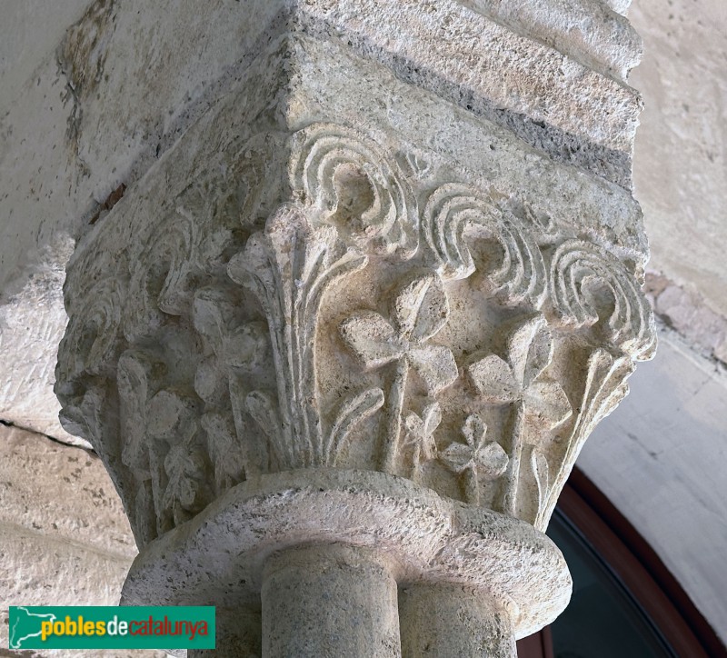 Vilafranca del Penedès - Claustre de Sant Francesc. Capitell (Foto: Albert Esteves, 2024) Vilafranca del Penedès - Claustre de Sant Francesc. Capitell