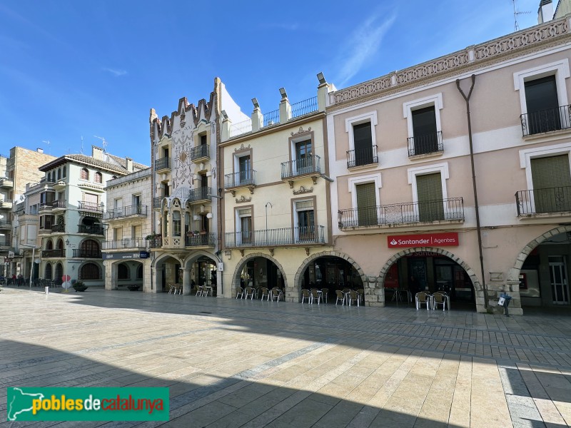 Ulldecona - Porxos de la plaça de l'Església (Foto: Albert Esteves, 2024) Ulldecona - Porxos de la plaça de l'Església