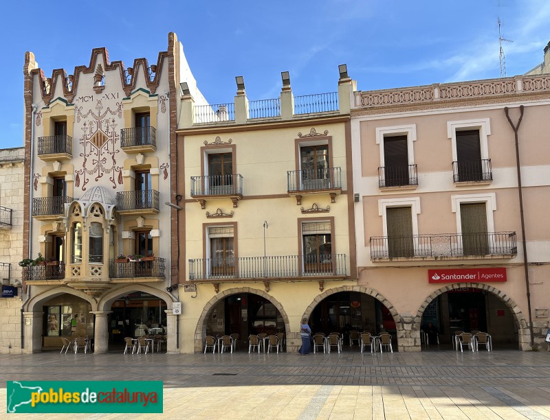 Ulldecona - Porxos de la plaça de l'Església (Foto: Albert Esteves, 2024) Ulldecona - Porxos de la plaça de l'Església