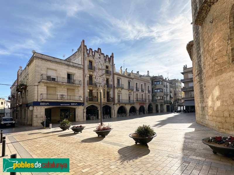 Ulldecona - Porxos de la plaça de l'Església (Foto: Albert Esteves, 2024) Ulldecona - Porxos de la plaça de l'Església