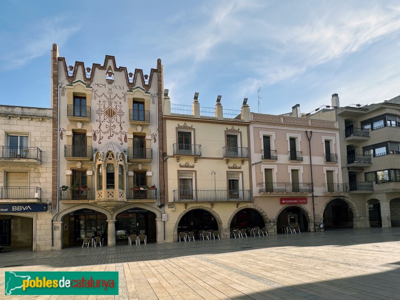 Ulldecona - Porxos de la plaça de l'Església (Foto: Albert Esteves, 2024) Ulldecona - Porxos de la plaça de l'Església