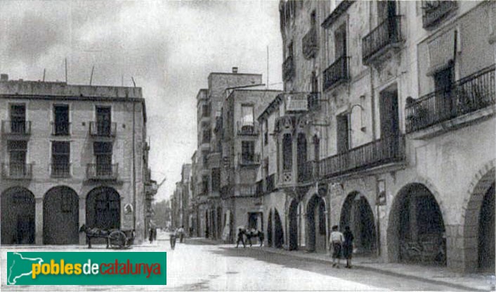 Ulldecona - Porxos de la plaça de l'Església. Postal antiga