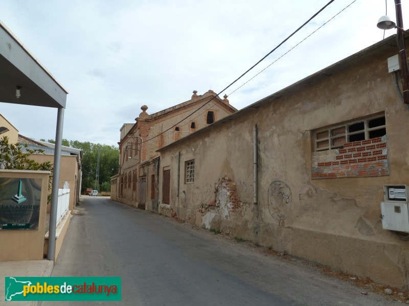 Ulldecona - Molí d'Oli, abans de la restauració (Foto: <i>Deosringas</i>, 2012) Ulldecona - Molí d'Oli, abans de la restauració