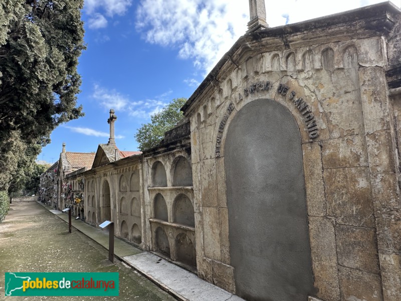 Vilafranca del Penedès - Cementiri. Capelles de les confraries