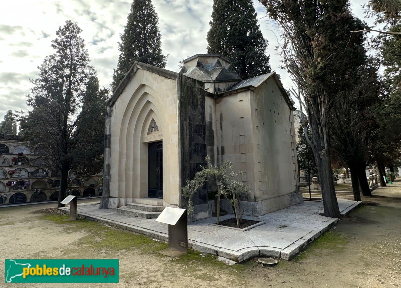 Vilafranca del Penedès - Cementiri. Panteó Gual Miró