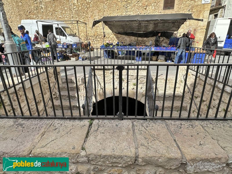 La Sénia - Font Vella de la plaça Major (Foto: Albert Esteves, 2024) La Sénia - Font Vella de la plaça Major