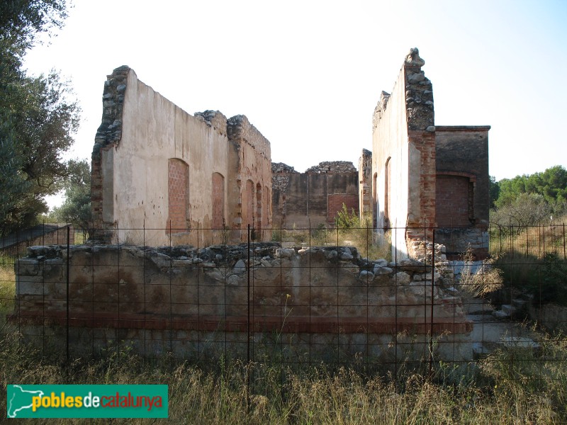 La Sénia - Camp d'Aviació de la Sénia, abans de la restauració (Foto: <i>Pere Rams / Josep M. Pérez -invarquit.gencat.cat-</i>, 2008) La Sénia - Camp d'Aviació de la Sénia, abans de la restauració