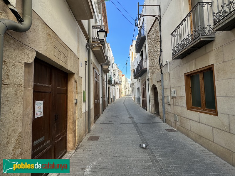 Carrer del nucli antic de la La Sénia (Foto: Albert Esteves, 2024) Carrer del nucli antic de la La Sénia