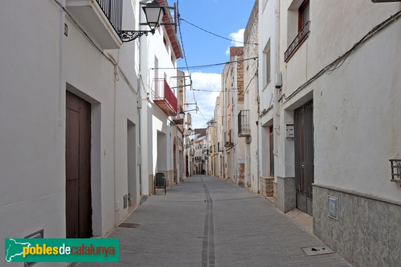 Carrer del nucli antic de la La Sénia (Foto: Albert Esteves, 2024) Carrer del nucli antic de la La Sénia