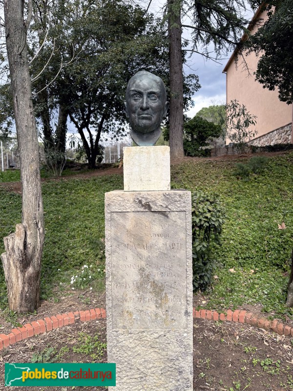 Lliçà de Vall - Les Torres de Santa Maria. Escultura de Ramon Albó (Foto: Albert Esteves, 2024) Lliçà de Vall - Les Torres de Santa Maria. Escultura de Ramon Albó