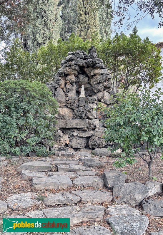 Lliçà de Vall - Les Torres de Santa Maria. Font modernista (Foto: Albert Esteves, 2024) Lliçà de Vall - Les Torres de Santa Maria. Font modernista