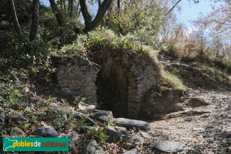 Sant Esteve de Palautordera - Castell de Montclús (Foto: <i>Raül Costal -invarquit.cultura.gencat.cat-</i>, 2022) Sant Esteve de Palautordera - Castell de Montclús