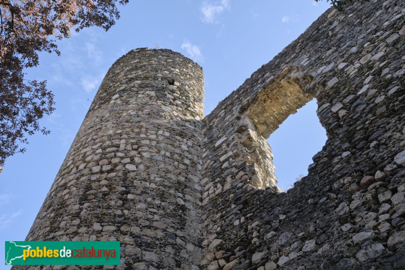Sant Esteve de Palautordera - Castell de Montclús (Foto: <i>Raül Costal -invarquit.cultura.gencat.cat-</i>, 2022) Sant Esteve de Palautordera - Castell de Montclús
