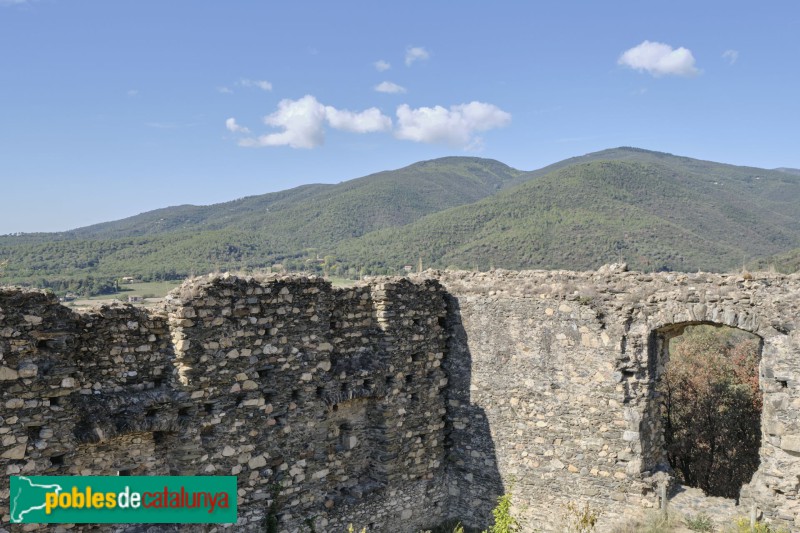 Sant Esteve de Palautordera - Castell de Montclús (Foto: <i>Raül Costal -invarquit.cultura.gencat.cat-</i>, 2022) Sant Esteve de Palautordera - Castell de Montclús