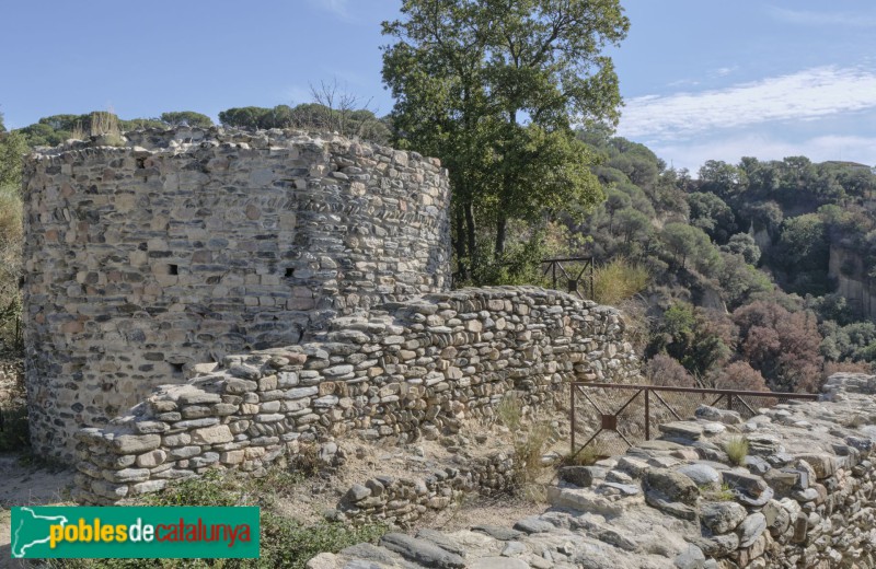 Sant Esteve de Palautordera - Castell de Montclús (Foto: <i>Raül Costal -invarquit.cultura.gencat.cat-</i>, 2022) Sant Esteve de Palautordera - Castell de Montclús