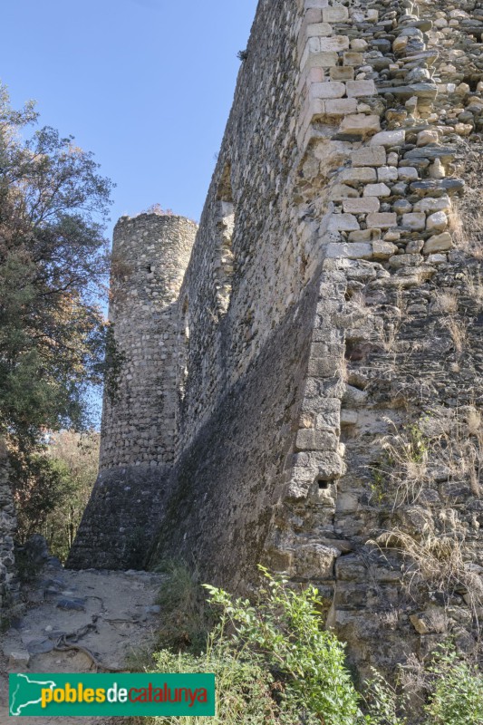 Sant Esteve de Palautordera - Castell de Montclús (Foto: <i>Raül Costal -invarquit.cultura.gencat.cat-</i>, 2022) Sant Esteve de Palautordera - Castell de Montclús
