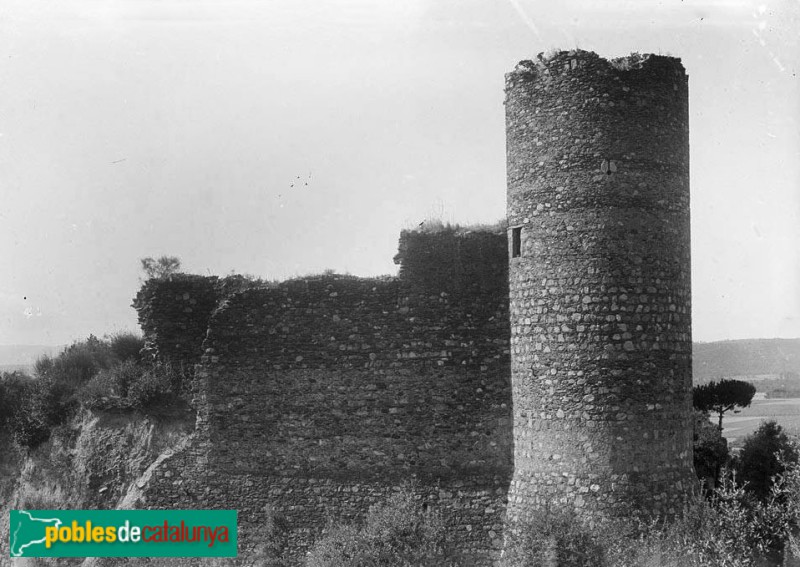 Sant Esteve de Palautordera - Castell de Montclús (Foto: <i>Josep M. Armengol -Arxiu Fotogràfic Centre Excursionista de Catalunya-</i>, 1913) Sant Esteve de Palautordera - Castell de Montclús