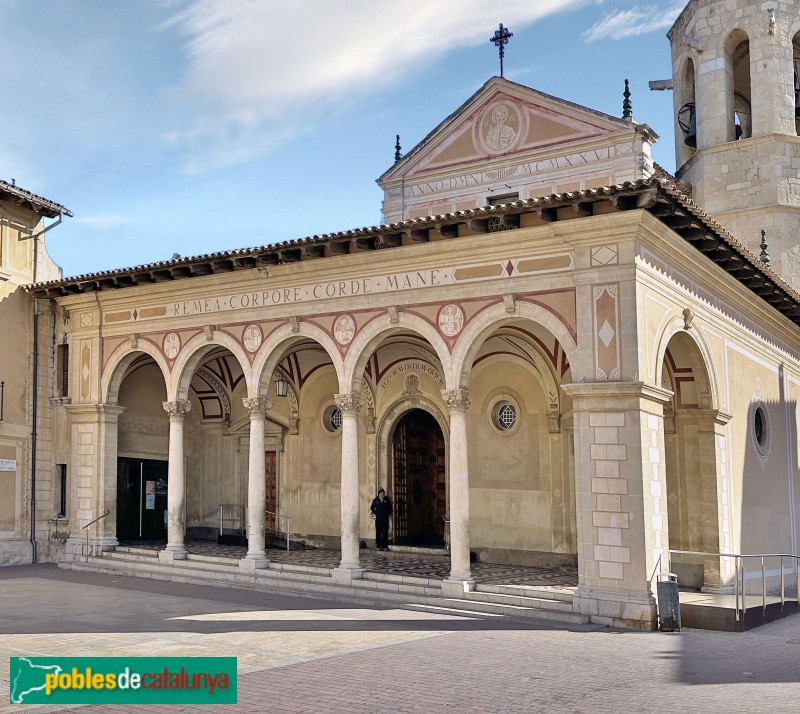 Sant Sadurní d´Anoia - Església. Façana i porxo