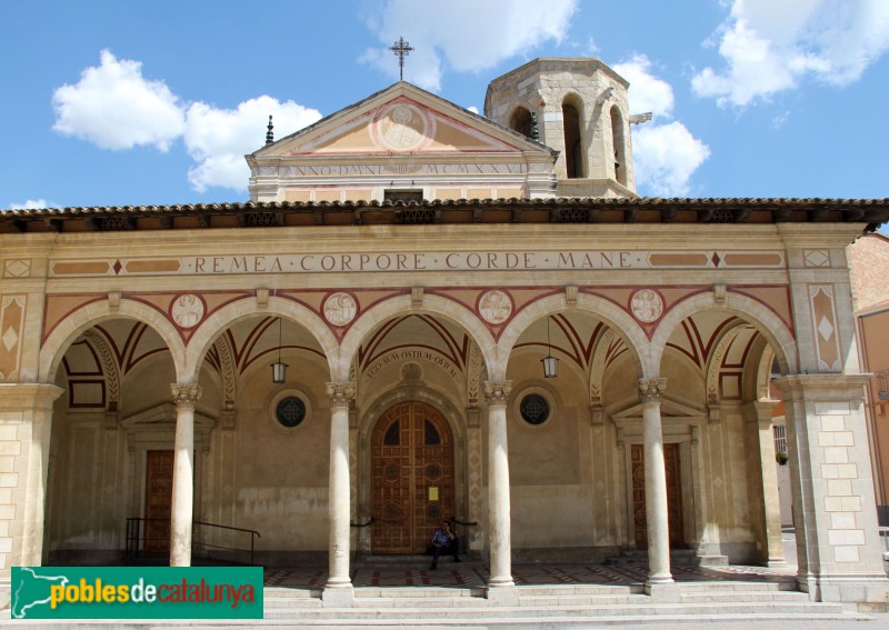 Sant Sadurní d´Anoia - Església. Façana i porxo