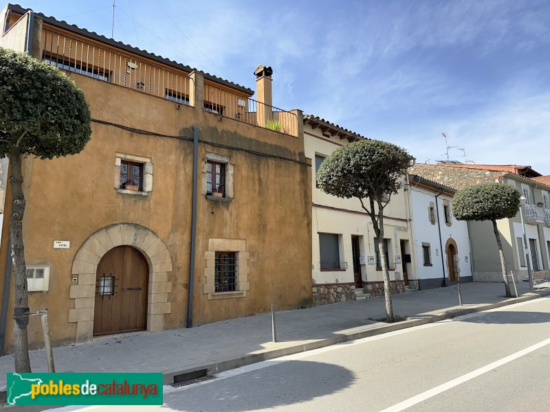 Sant Esteve de Palautordera - Cases del carrer d'Amunt (Foto: Albert Esteves, 2024) Sant Esteve de Palautordera - Cases del carrer d'Amunt