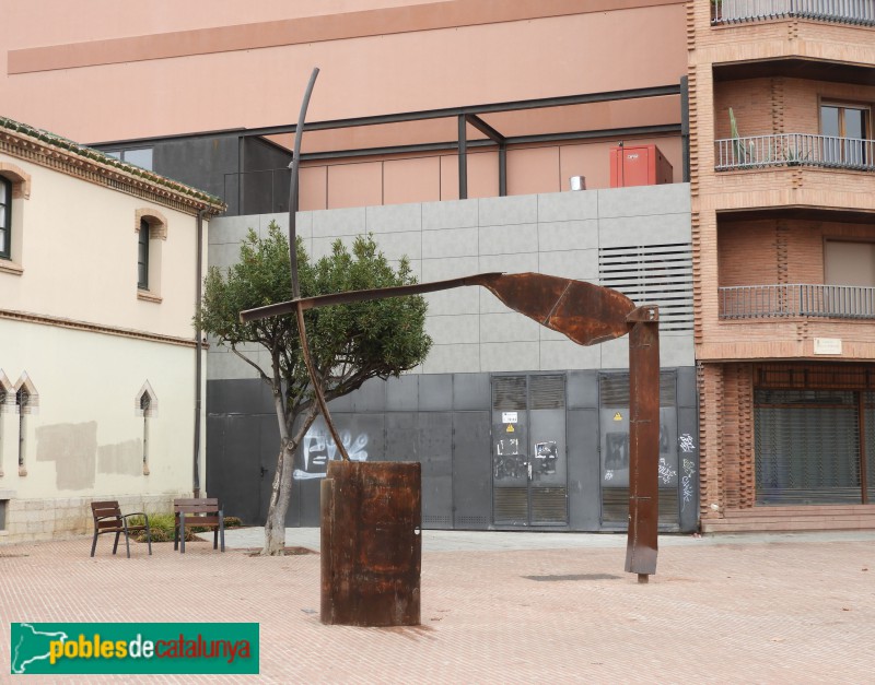 Figueres - Escultura <i>Gran avió amb groc</i>