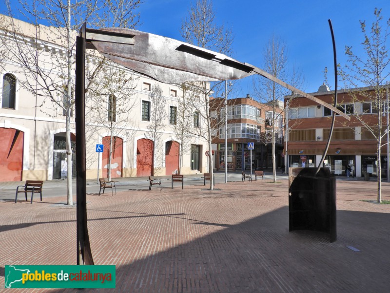 Figueres - Escultura <i>Gran avió amb groc</i>