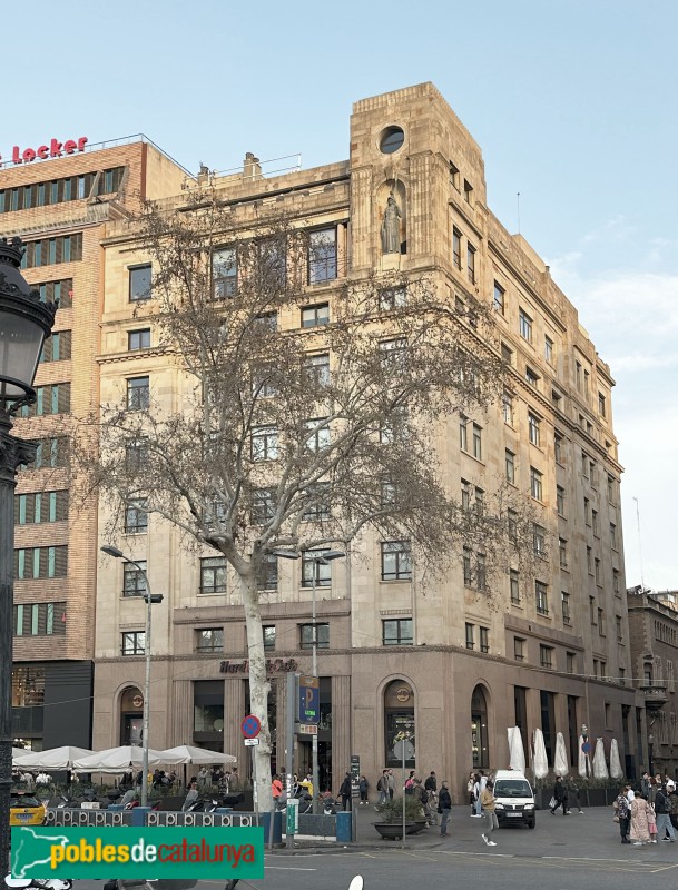 Barcelona - Plaça Catalunya, 21 (Foto: Albert Esteves, 2024) Barcelona - Plaça Catalunya, 21