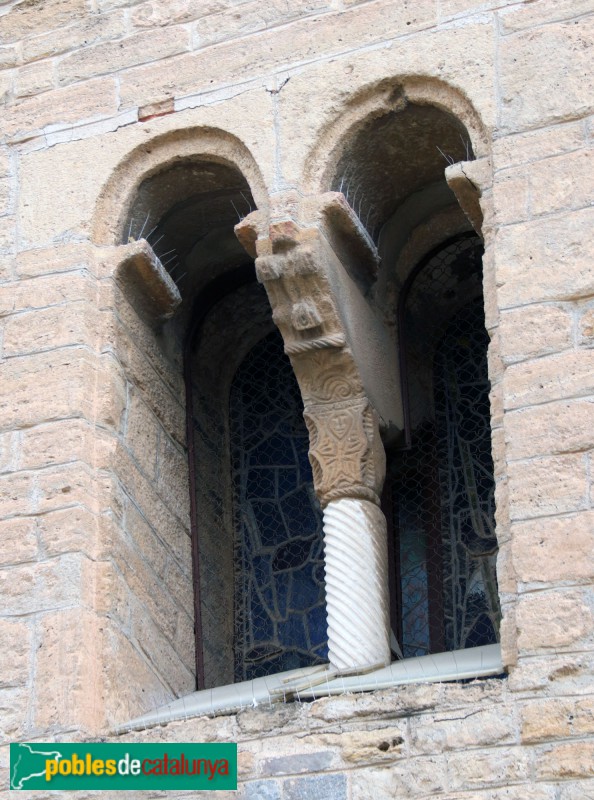 Rubí - Església de Sant Pere. Façana romànica (Foto: Albert Esteves, 2024) Rubí - Església de Sant Pere. Façana romànica