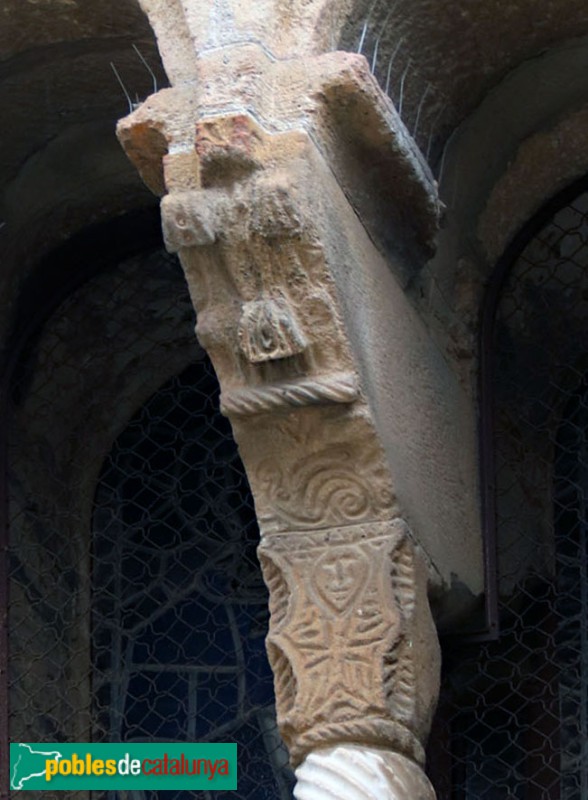 Rubí - Església de Sant Pere. Façana romànica (Foto: Albert Esteves, 2024) Rubí - Església de Sant Pere. Façana romànica