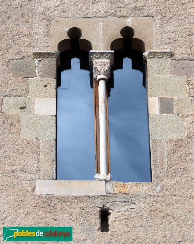 Rubí - Castell, finestra façana llevant