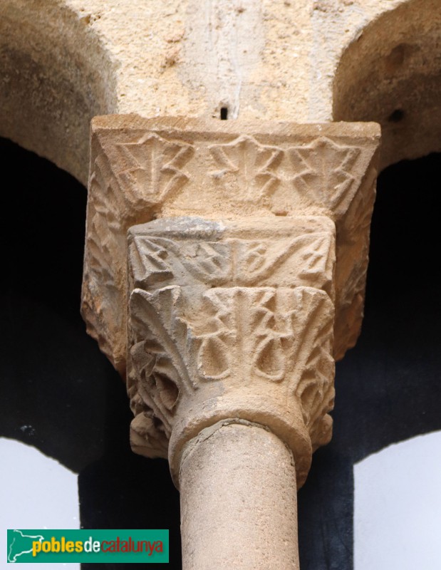 Rubí - Castell, capitell de la finestra del pati
