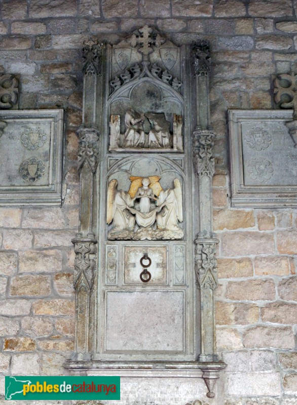 Girona - Claustre de la catedral. Sepulcre de Berenguer de Pau (mort al 1333)