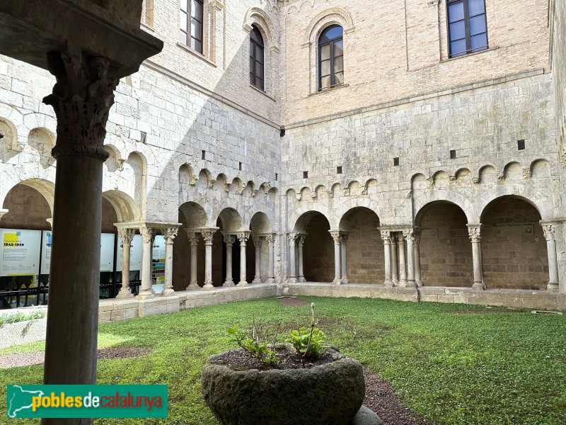 Girona - Sant Pere de Galligants. Claustre