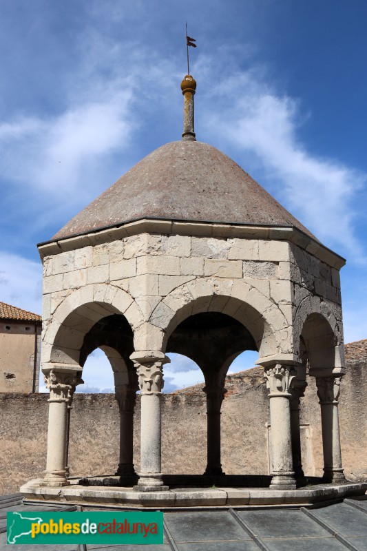 Girona - Banys àrabs. Templet