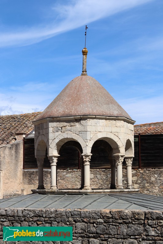 Girona - Banys àrabs. Templet