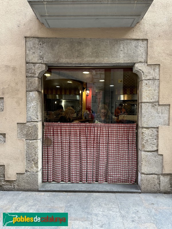 Girona - Llinda al carrer de la Barca, 14