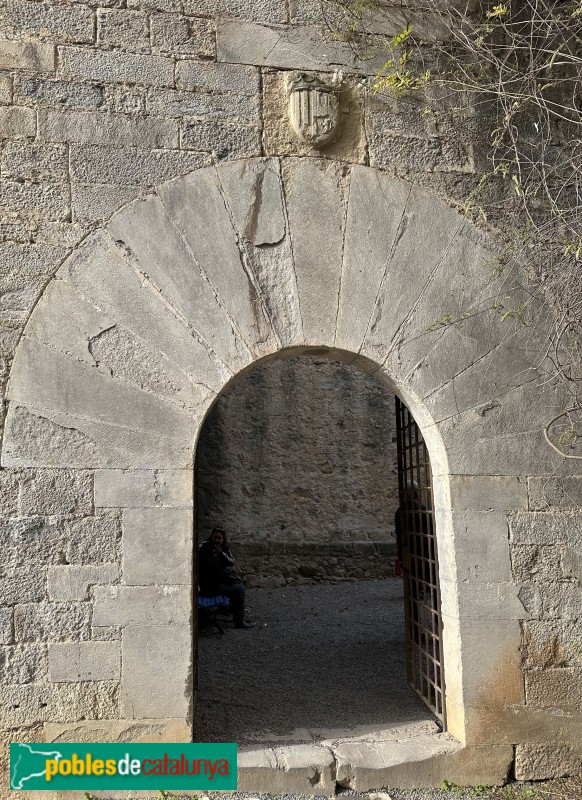 Girona - Caserna dels Alemanys. Porta de la reina Joana (Foto: Albert Esteves, 2024) Girona - Caserna dels Alemanys. Porta de la reina Joana