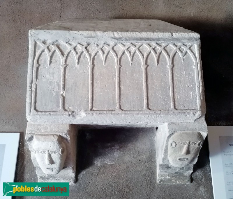 Olèrdola - Església de Sant Cugat de Moja. Ossar medieval (Foto: Victoria Iturbe, 2024) Olèrdola - Església de Sant Cugat de Moja. Ossar medieval