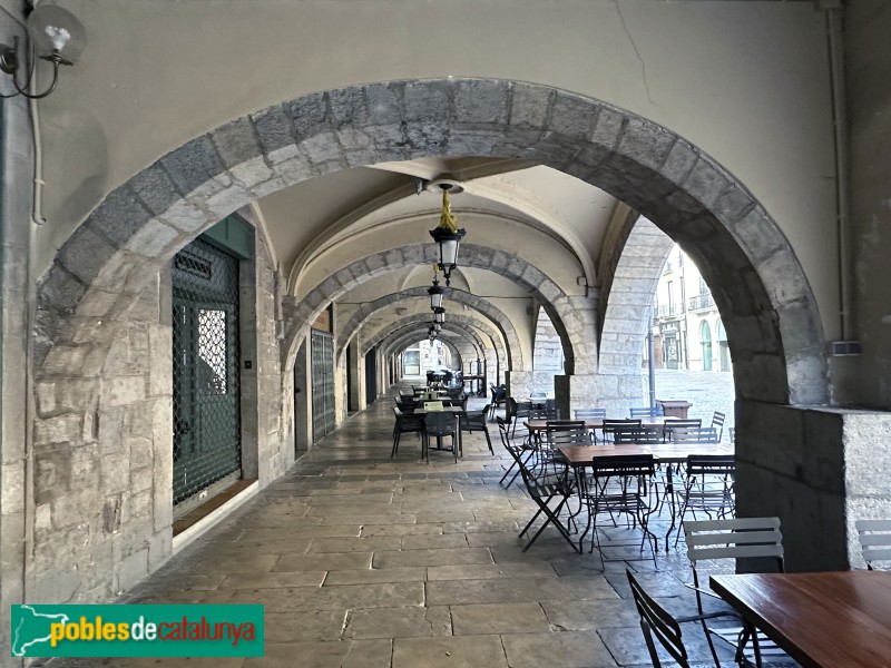 Girona - Plaça del Vi (Foto: Albert Esteves, 2024) Girona - Plaça del Vi