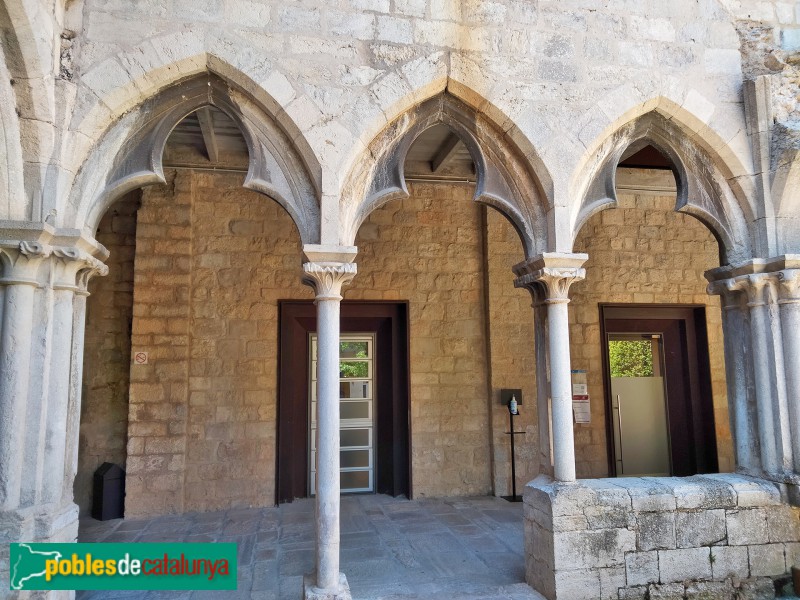 Girona - Convent de Sant Domènec. Claustre (Foto: <i>Enric</i>, 2022) Girona - Convent de Sant Domènec. Claustre