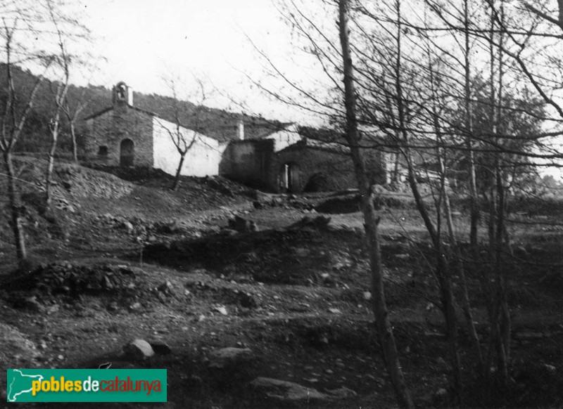 Fogars de Montclús - Església de Santa Maria de l'Illa o de Sant Roc (Foto: <i>Antoni Gallardo -Arxiu Fotogràfic Centre Excursionista de Catalunya-</i>, 1929) Fogars de Montclús - Església de Santa Maria de l'Illa o de Sant Roc