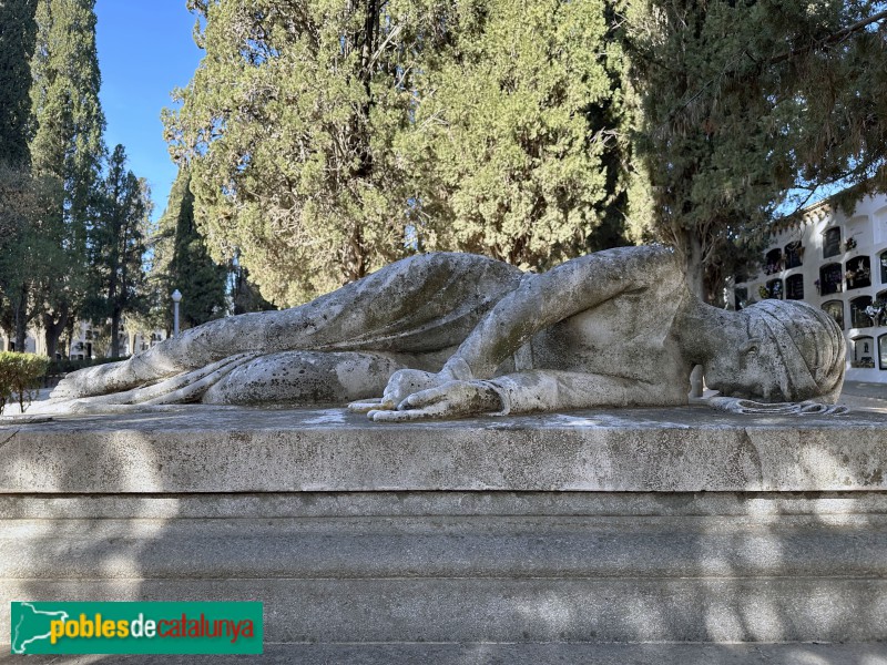 Sant Sadurní d'Anoia - Cementiri. Sepulcre Mir-Ragué (Foto: Albert Esteves, 2024) Sant Sadurní d'Anoia - Cementiri. Sepulcre Mir-Ragué