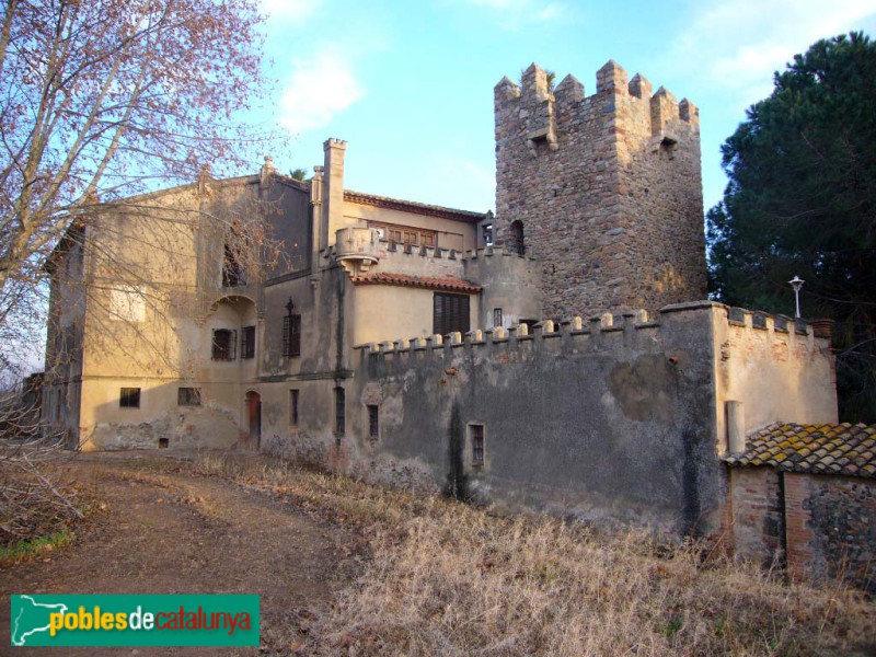 Cambrils - Mas dels Teixells o de Sant Rafael (Foto: <i>Ricard Ballo, -calaix.gencat.cat-</i>, 2009) Cambrils - Mas dels Teixells o de Sant Rafael
