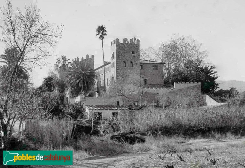 Cambrils - Mas dels Teixells o de Sant Rafael (Foto: <i>Manuel Jaume Massó -calaix.gencat.cat-</i>, 1982) Cambrils - Mas dels Teixells o de Sant Rafael